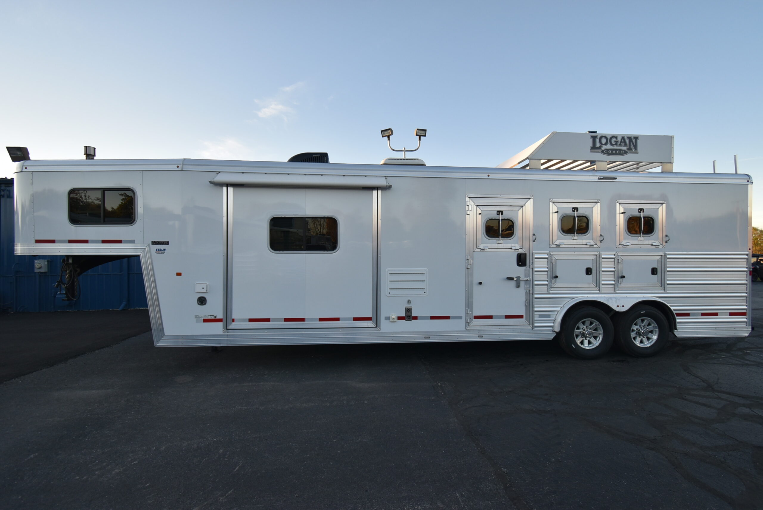 Used 2017 Logan Coach Limited 8312