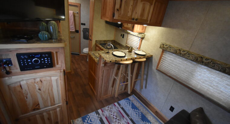 2017 Hoosier 3 Horse