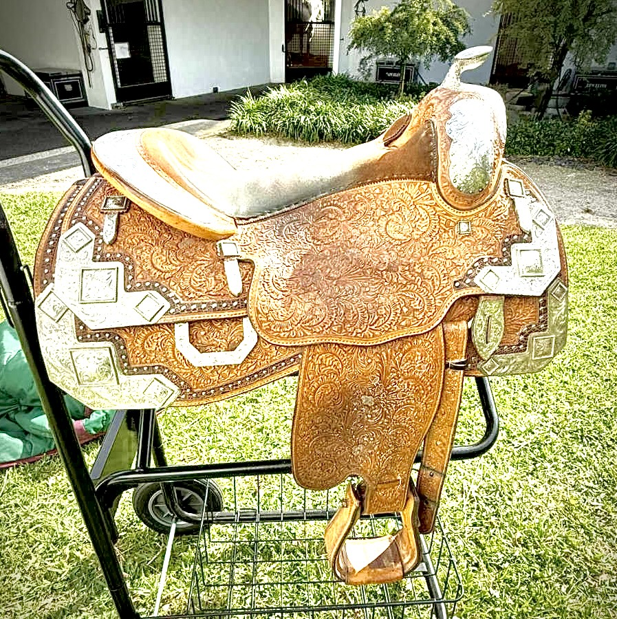 Nice 16″ Blue Ribbon Show Saddle