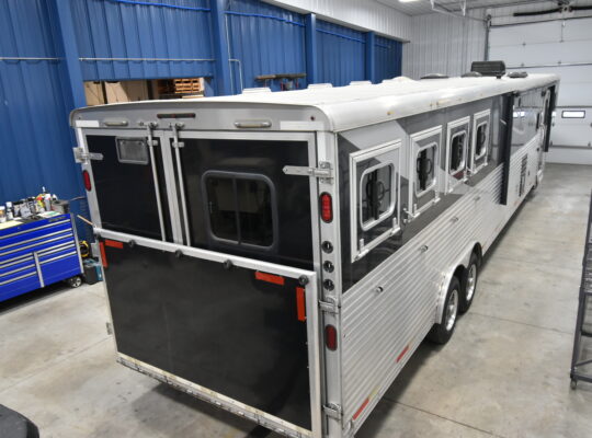 2016 Bison Trailers Premiere Horse Trailer