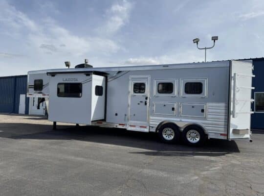 New 2026 Lakota Infinity 8313 SR