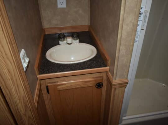 2006 Kiefer Manufacturing GENESIS X3 Horse Trailer
